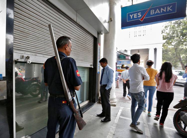 RBI के एक्‍शन से संकट में Yes बैंक, 15 साल में ऐसे बिगड़ती गई सेहत