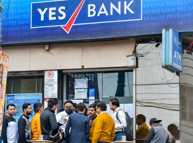 93 साल पुराने बैंक पर YES BANK जैसा संकट, कैसे सुधरेंगे हालात?