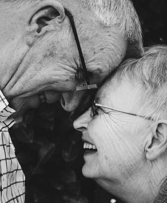 US: पति-पत्नी ने सिर्फ छह मिनट में तोड़ा दम, कोरोना से थे संक्रमित