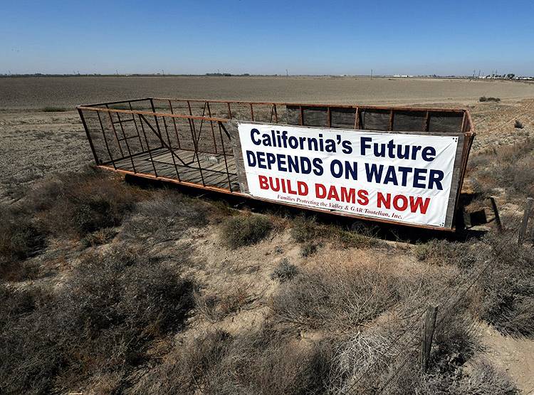 कोरोना, सूखा और तूफान से अमेरिका खस्ताहाल, ट्रंप पर बड़ी आफत