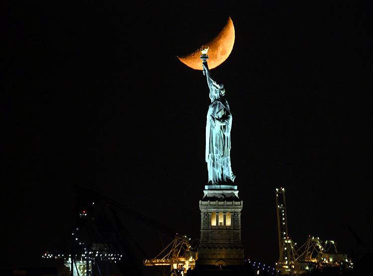 महामारी रोकने में नं-1 था US, कोरोना के सामने साबित हुआ फिसड्डी