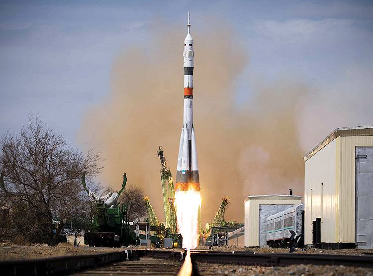 3 अंतरिक्षयात्री पहुंचे स्पेस स्टेशन, 195 दिन में करेंगे 160 प्रयोग