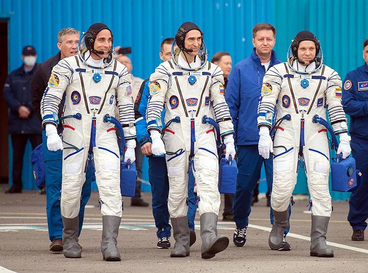 3 अंतरिक्षयात्री पहुंचे स्पेस स्टेशन, 195 दिन में करेंगे 160 प्रयोग