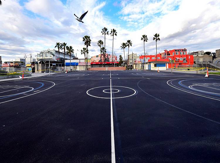 महामारी रोकने में नं-1 था US, कोरोना के सामने साबित हुआ फिसड्डी