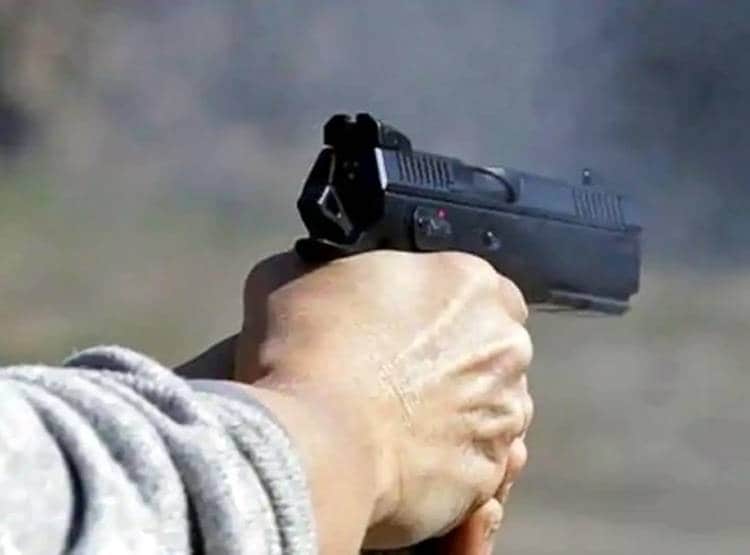 दिल्ली से लौटकर गांव में लिस्टिंग पर विवाद, फायरिंग में एक की मौत