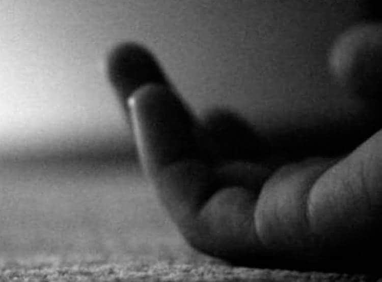 क्वारनटीन से लौटा था शख्स, रहस्यमयी हालात में की खुदकुशी