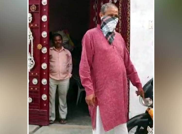 मैं कोरोना हूं...तुम्हारे घर आया हूं...लिफाफे से मचा हड़कंप