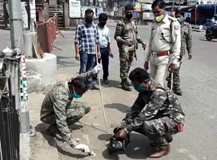 कोरोना के खौफ ने सिखाई ईमानदारी, सड़क पर पड़े नोट नहीं उठा रहे लोग