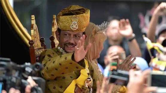 रॉल्स रॉयस का शौकीन है ये सुल्तान, एक मौत के बाद लगा दी कोरोना पर रोक