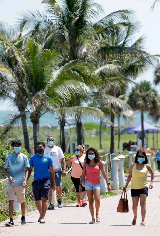 US में लॉकडाउन के खिलाफ सड़क पर उतरे लोग, 40,600 की जा चुकी जान