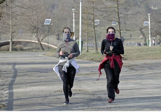 60 मिनट में 16 बार अपना चेहरा छूते हैं आप, जानें कैसे छूटेगी आदत