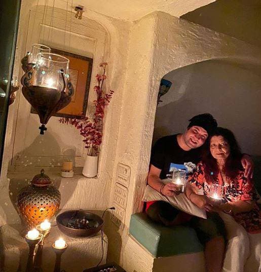 कोरोना के खि‍लाफ जंग: अक्षय कुमार से लता मंगेशकर तक, सभी ने जलाई कैंडि‍ल