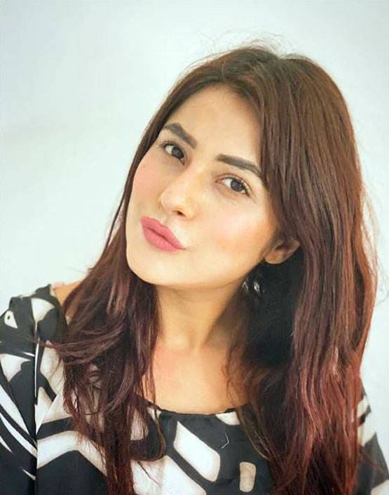 पॉपुलैरिटी के मामले में काफी आगे निकलीं शहनाज, फैंस ने दिया खास सरप्राइज