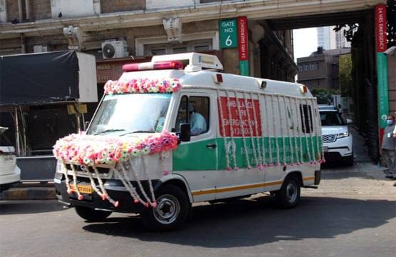 इलेक्ट्र‍िक प्रणाली से हुआ ऋषि कपूर का अंतिम संस्कार, परिवार ने दी श्रद्धांज‍लि