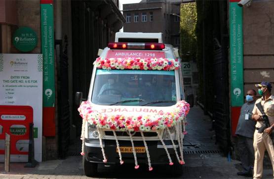 इलेक्ट्र‍िक प्रणाली से हुआ ऋषि कपूर का अंतिम संस्कार, परिवार ने दी श्रद्धांज‍लि