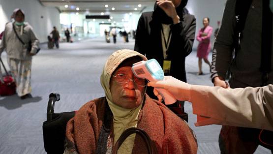 हर जगह कैसे फैलता चला जाता है कोरोना? बचने का सिर्फ एक तरीका