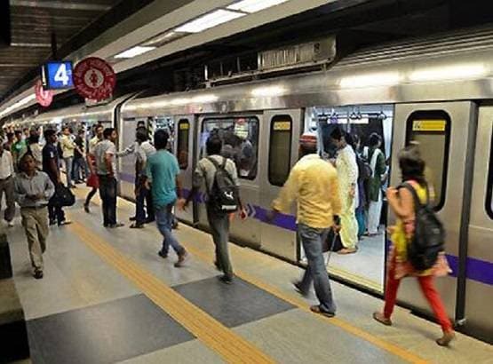 हर जगह कैसे फैलता चला जाता है कोरोना? बचने का सिर्फ एक तरीका