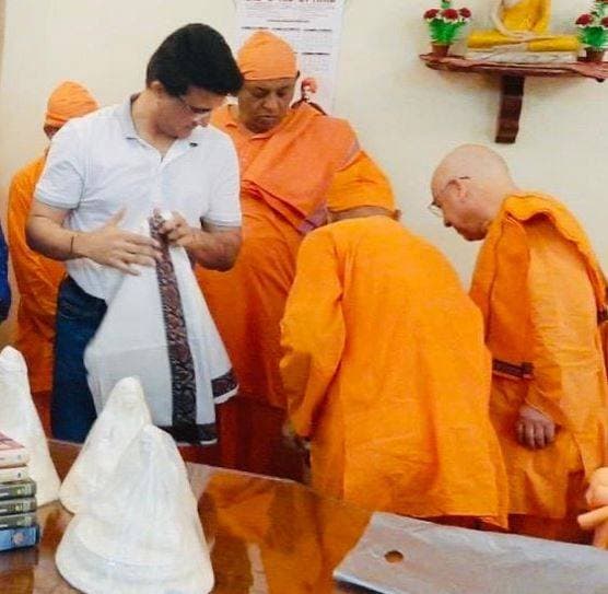 बेलूर मठ पहुंचे BCCI अध्यक्ष सौरव गांगुली, 2000 किलो चावल किया दान