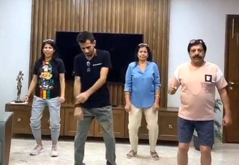 वीडियो: काला चश्मा लगाकर डांस, चहल ने परिवार संग यूं की मस्ती