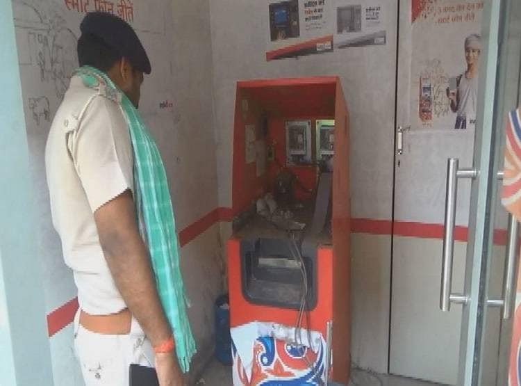 ATM लूटने में हुआ नाकाम तो करने लगा उखाड़ने की कोशिश और फिर...