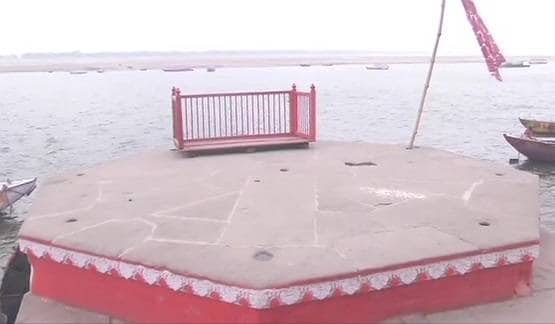 लॉकडाउन में अक्षय तृतीया पर सूने पड़े बनारस के घाट, PHOTOS