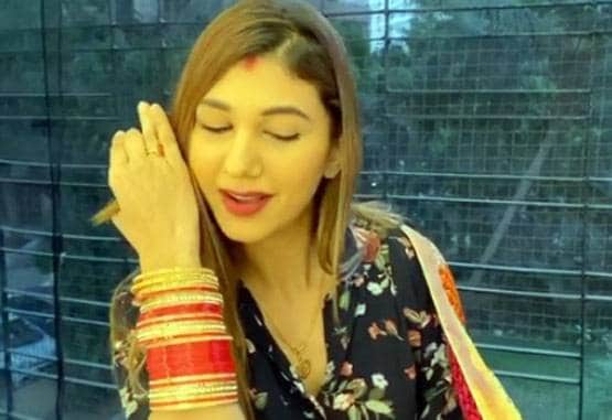 अनूप जलोटा संग जुड़ा जसलीन का नाम, अब वायरल हुई सिंदूर-चूड़ा पहने फोटो