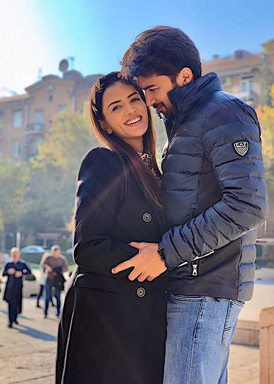 डिलीवरी के बाद एक्ट्रेस का नहीं दिखा बैली फैट, स्लिम अवतार देख शॉक्ड फैंस