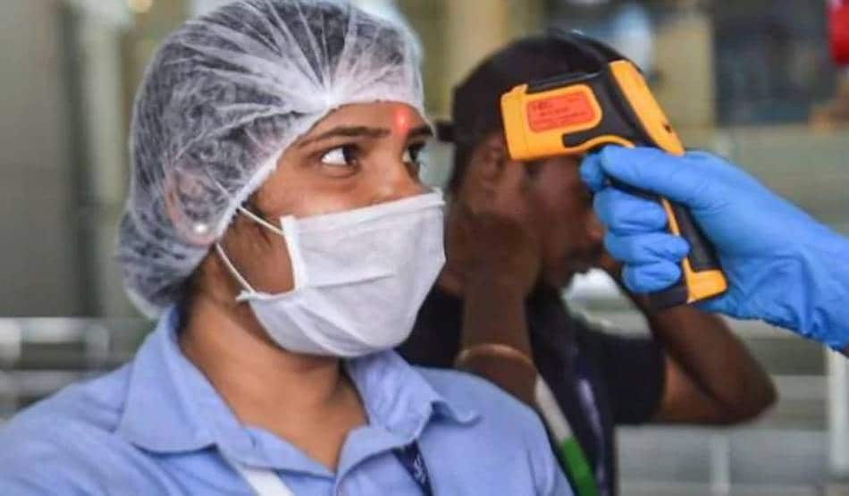 भारत में 50 से ज्यादा डॉक्टर और मेडिकल स्टॉफ कोरोना पॉजिटिव