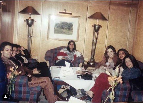 तापसी से लेकर शनाया तक, इस स्टार्स की पुरानी तस्वीरें हो रही हैं वायरल