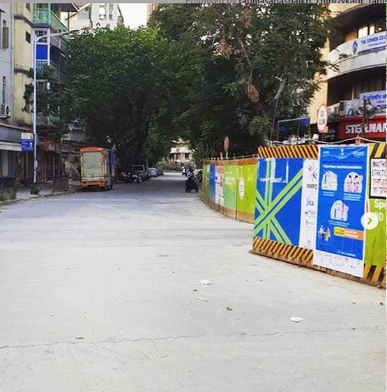 मास्क पहन सब्जी लेने गए मिलिंद सोमन, शेयर कीं सुनसान सड़कों की तस्वीरें