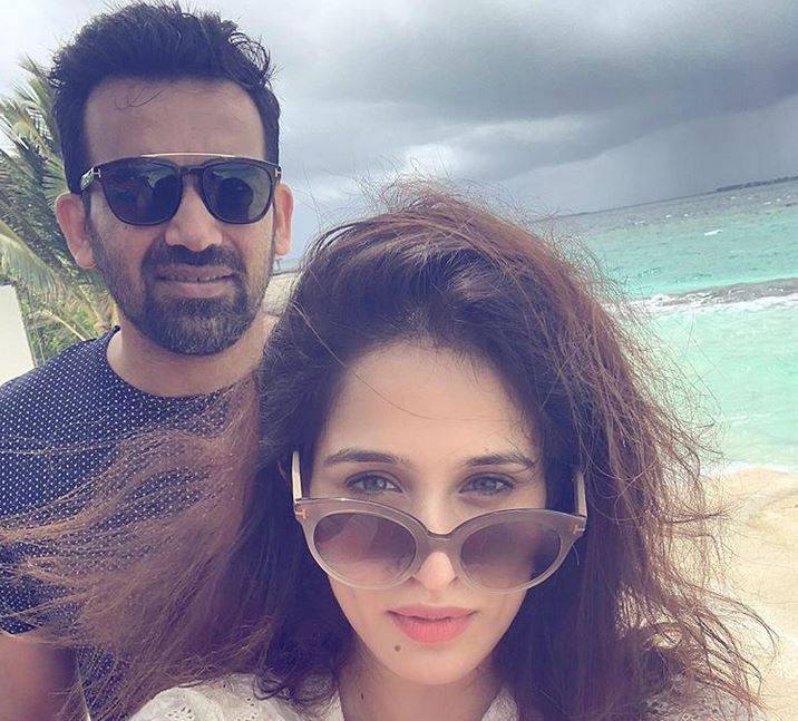 जहीर खान ने वाइफ सागरिका संग जलाए दीये, लोग याद दिलाने लगे धर्म