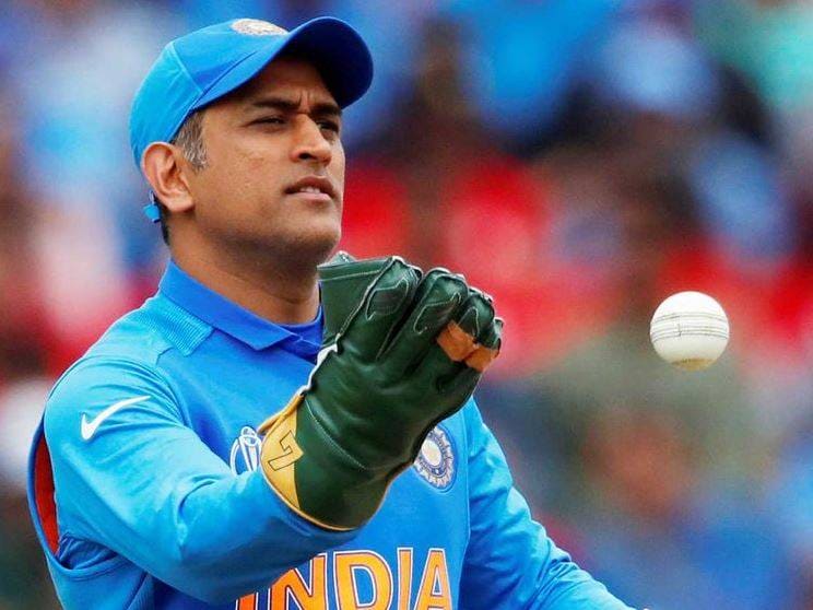 धोनी को लेकर गावस्कर का बड़ा खुलासा, फ्लाइट में ऐसे करते थे सफर