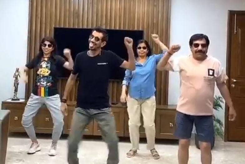 वीडियो: काला चश्मा लगाकर डांस, चहल ने परिवार संग यूं की मस्ती