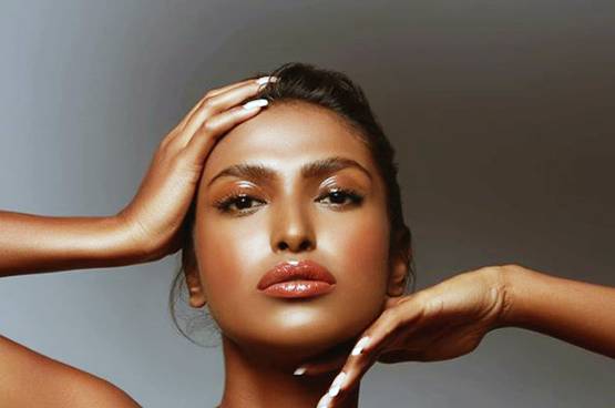 रियल लाइफ में ग्लैमरस हैं 'कार्तिक पूर्णिमा' की पौलोमी दास, PHOTOS