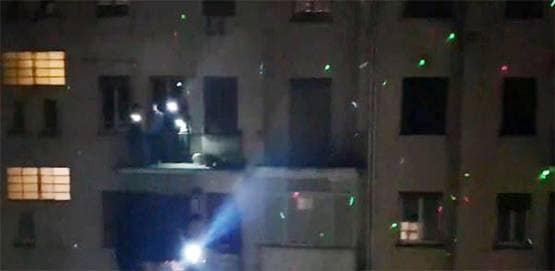 भारत से पहले कोरोना संकट में इस देश ने की थी बालकनी से लाइटिंग, गाए थे गाने