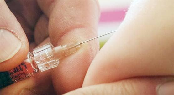 किसने बनाई थी दुनिया की पहली वैक्सीन, इस बीमारी से मिला था छुटकारा