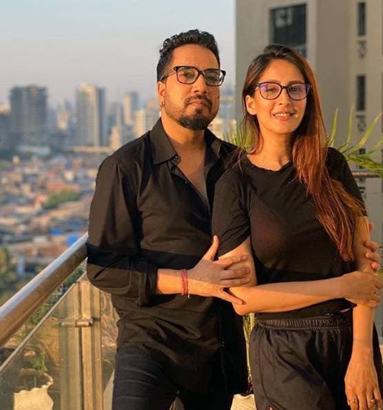 चाहत खन्ना ने मीका सिंह संग शेयर की फोटो, लिखा- क्वारनटीन लव