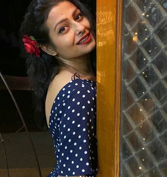 लॉकडाउन में बाल्ड हुई एक्ट्रेस, कैंसर के मरीजों की मदद के लिए देंगी बाल