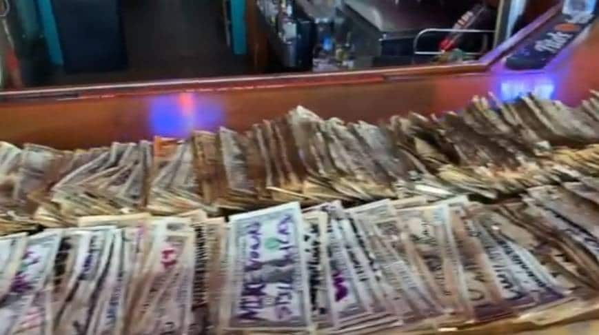 लॉकडाउन: रेस्तरां की दीवारों पर लगे थे नोट, निकालकर कर्मचारियों को दिया वेतन