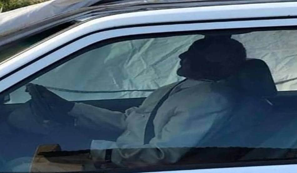 ड्राइविंग सीट पर बैठाकर 47 लाख की कार के साथ दफनाया गया ये नेता