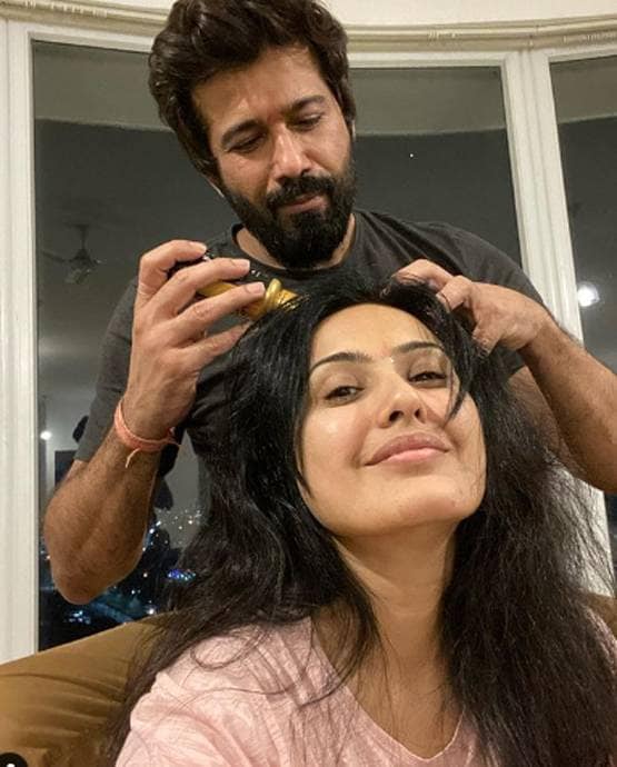 पति संग डिनर डेट पर काम्या पंजाबी, शेयर की रोमांटिक नाइट की फोटो