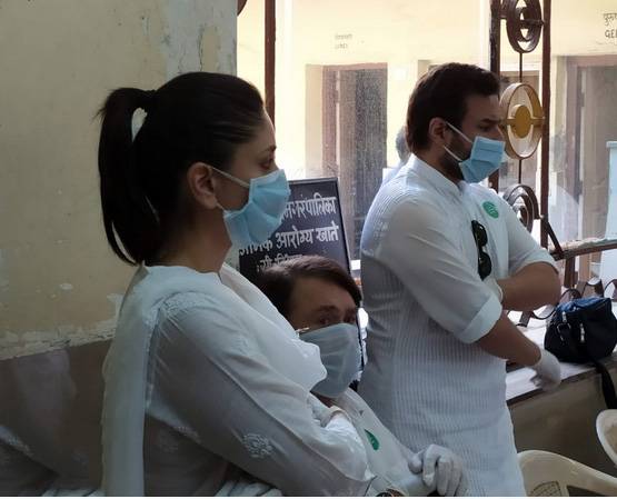 चिंटू अंकल को अलविदा कहने पहुंचे सैफ-करीना, भाई रणधीर दिखे साथ