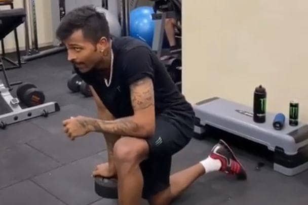 वीडियो: पसीना बहा रहे पंड्या, लॉकडाउन में भी फिटनेस से प्यार
