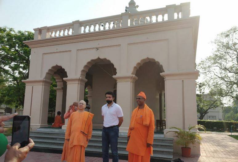 बेलूर मठ पहुंचे BCCI अध्यक्ष सौरव गांगुली, 2000 किलो चावल किया दान