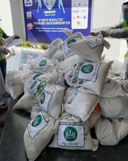 कोरोना: पाकिस्तान में हिंदुओं की मदद कर रहे आफरीदी, आटा-चावल बांट रहे