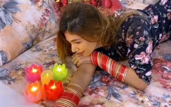 अनूप जलोटा संग जुड़ा जसलीन का नाम, अब वायरल हुई सिंदूर-चूड़ा पहने फोटो