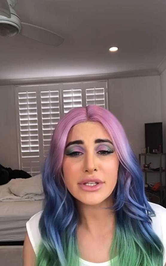 बोरियत को दिया मेकअप का टच, डिजनी प्रिंसेस की तरह तैयार हुईं नरगिस