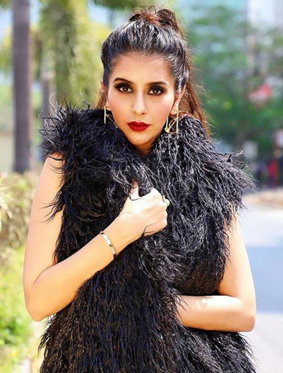 सुष्मिता सेन की भाभी का ट्रोल्स को जवाब, शेयर की थीं इंटीमेट तस्वीरें