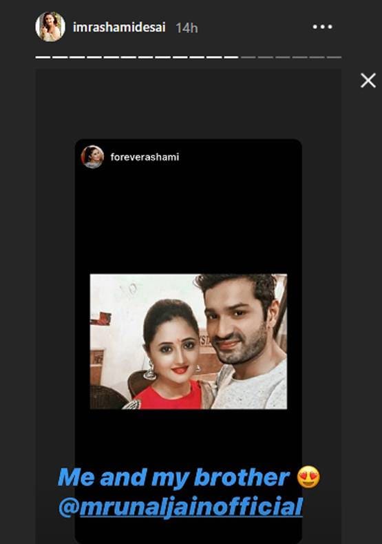 थ्रोबैक फोटोज से पुरानी यादें ताजा कर रहीं रश्मि, आरती-युविका संग आईं नजर