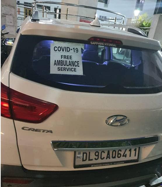 मरीजों को अस्पताल लेकर जाते  हैं साजिद, पर्सनल कार को बनाया एंबुलेंस